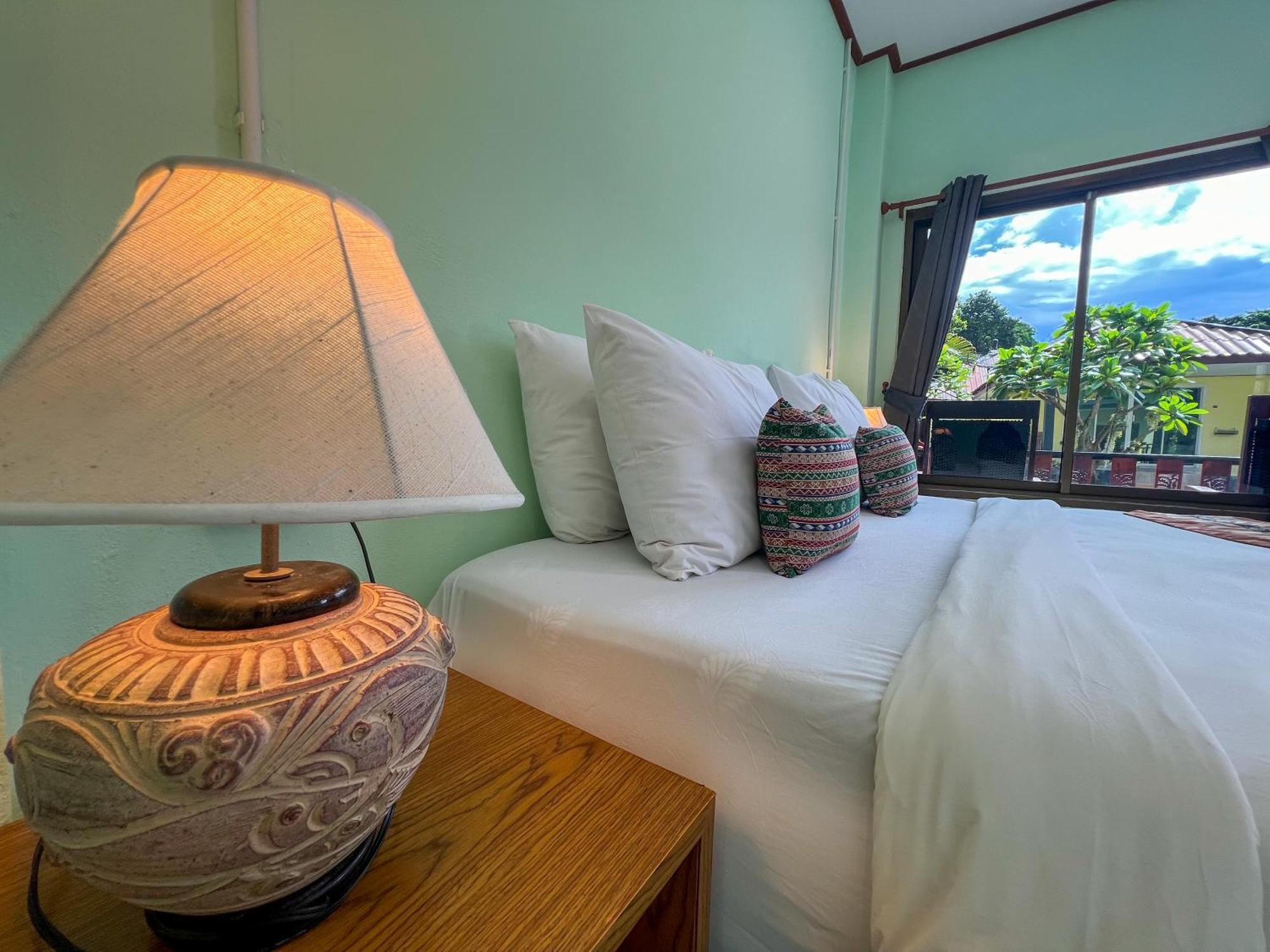 Dong Talay Lipe Beach Resort Exteriör bild